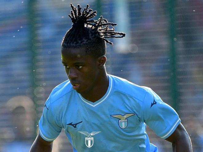 限制了他在 限制了他在